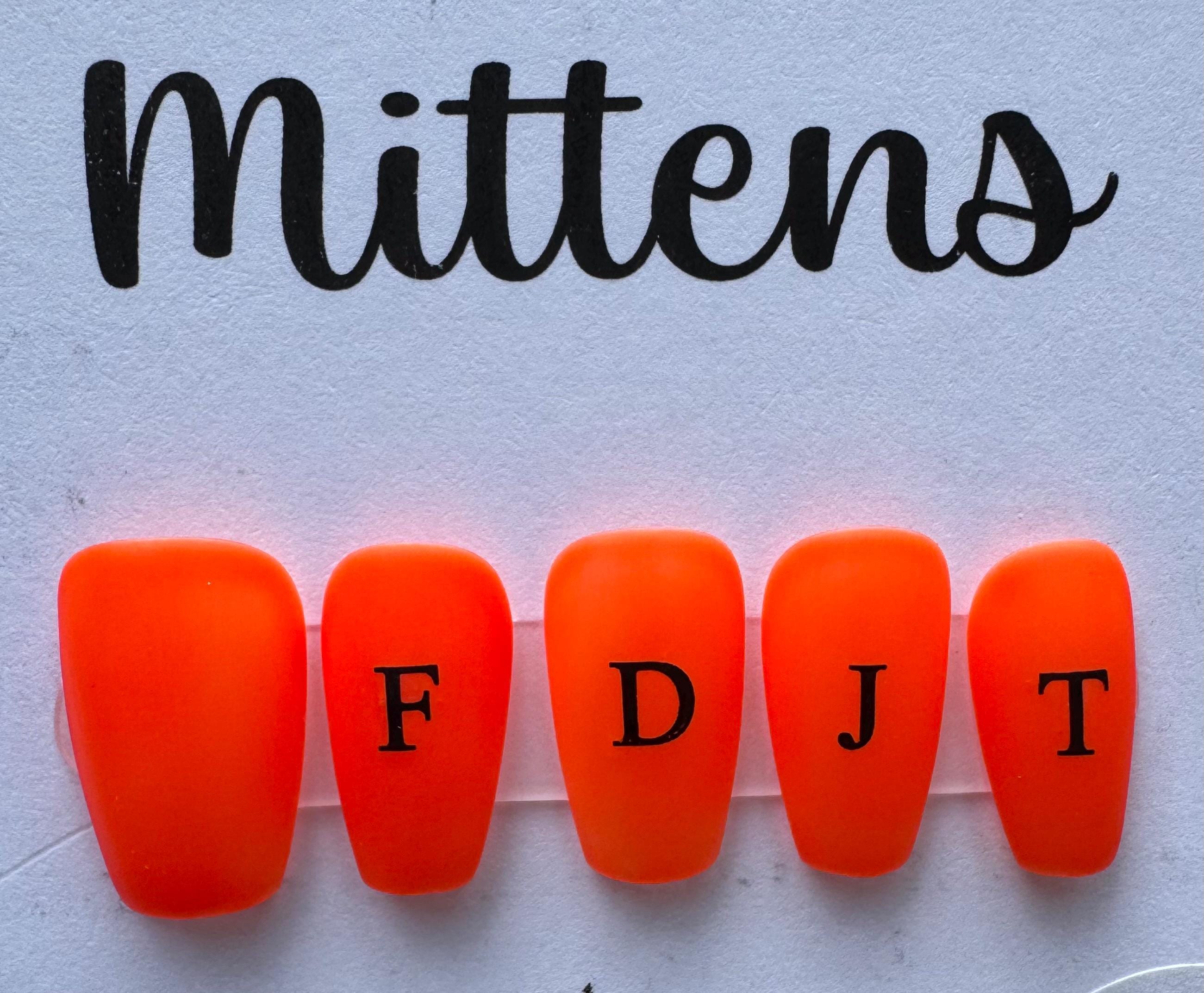 Red FDJT; press-on nails