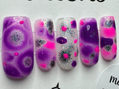 Groovy 60s; press-on nails