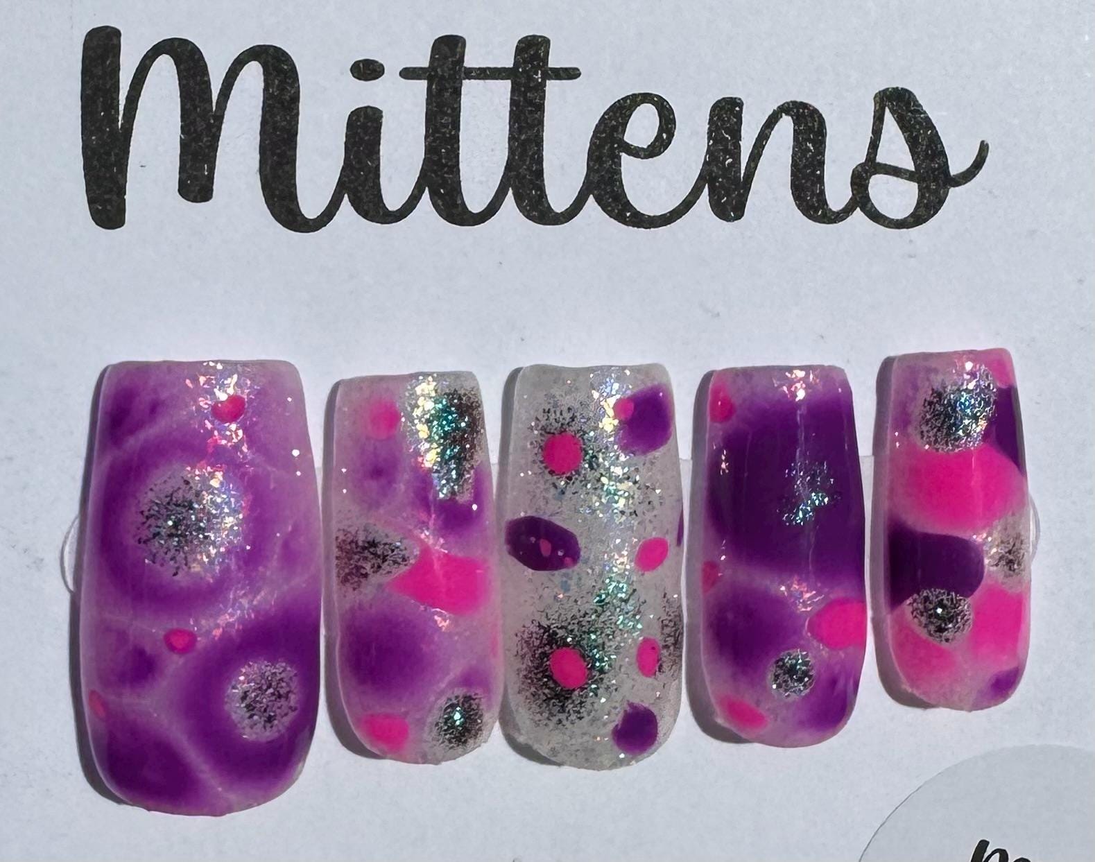 Groovy 60s; press-on nails