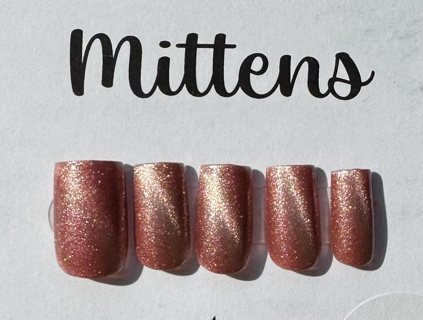 Mooncat - Velvet Rose; press-on nails