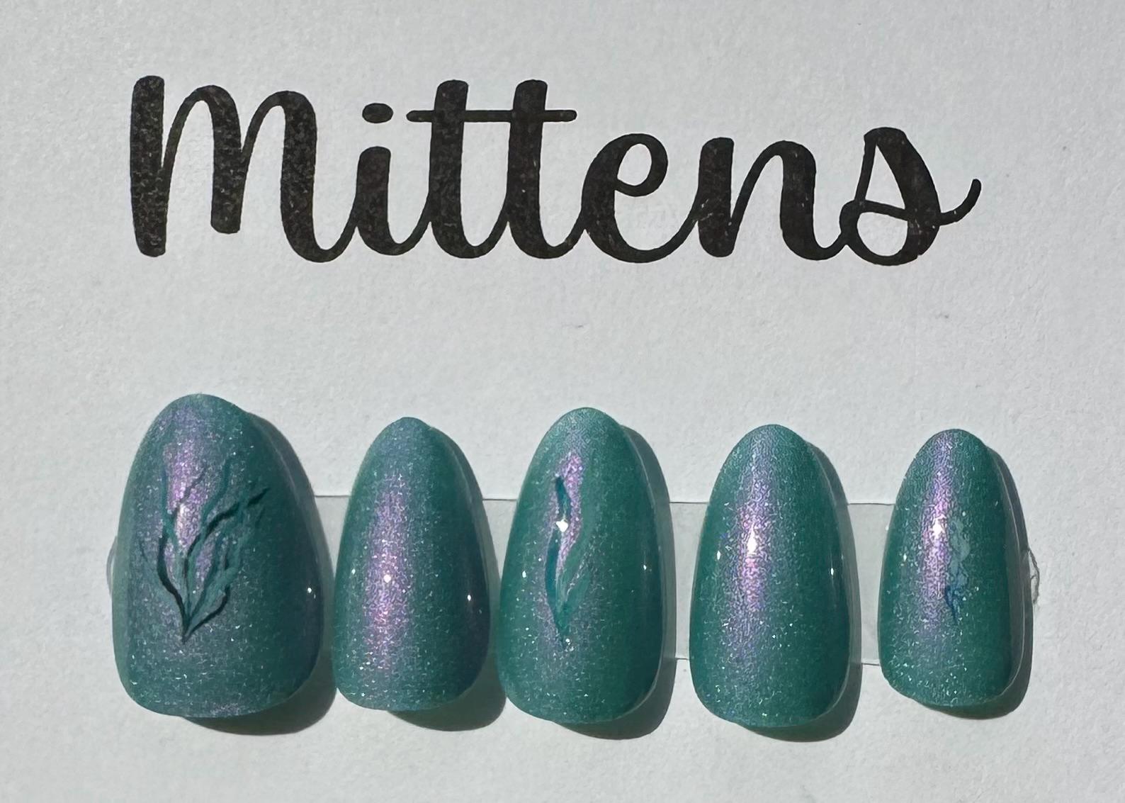 Naps and Nails - Jaws; press-on nails