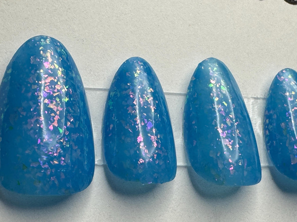 Cirque Colors - Snow Cone; press-on nails